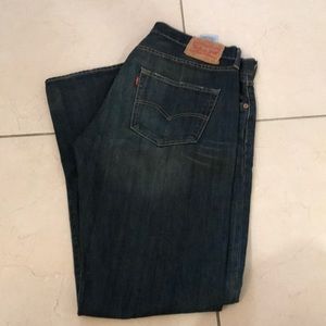 Men’s Levi’s jean. Minimal wear, LIKE NEW!
